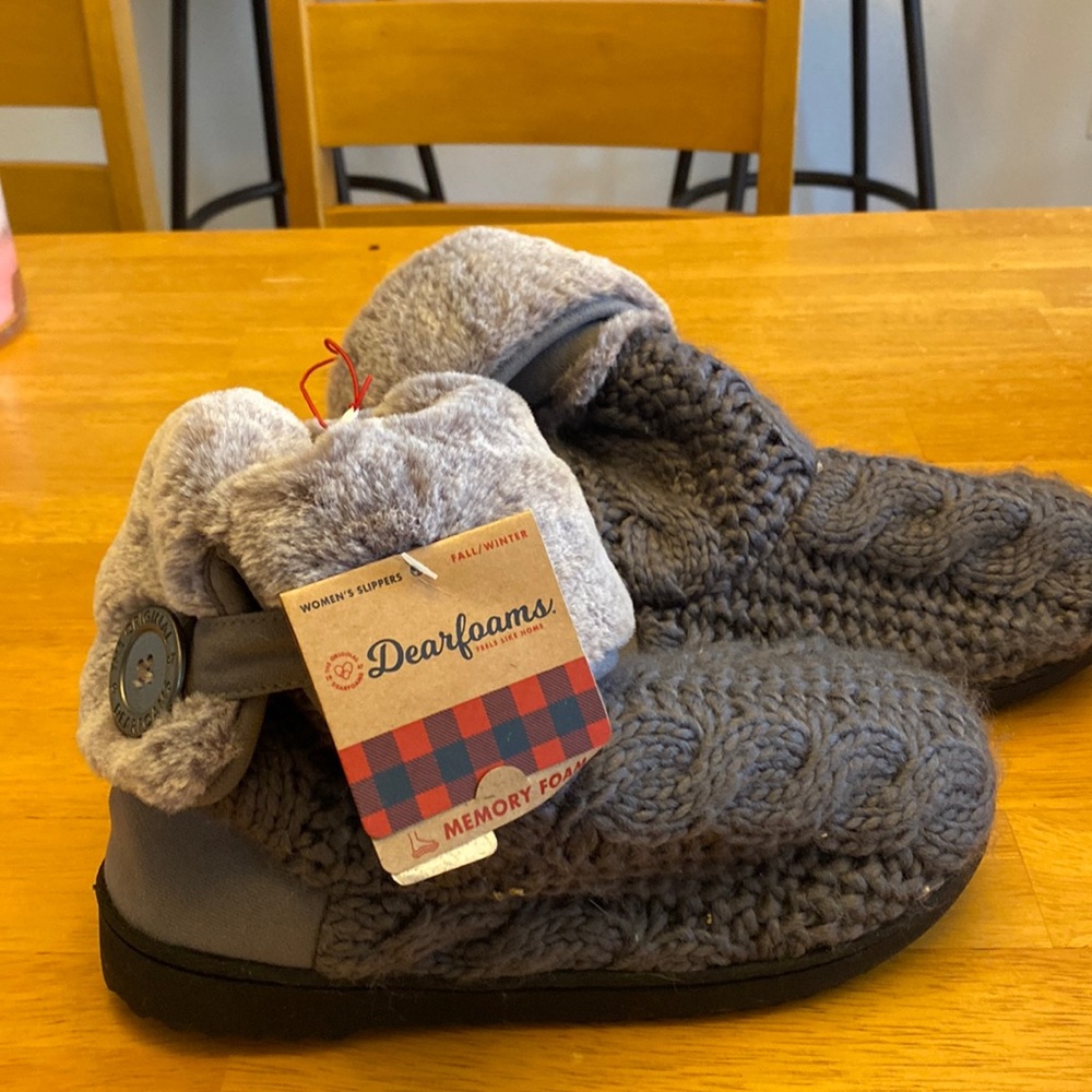 New, w/Tags, Dearfoam cable knit slippers